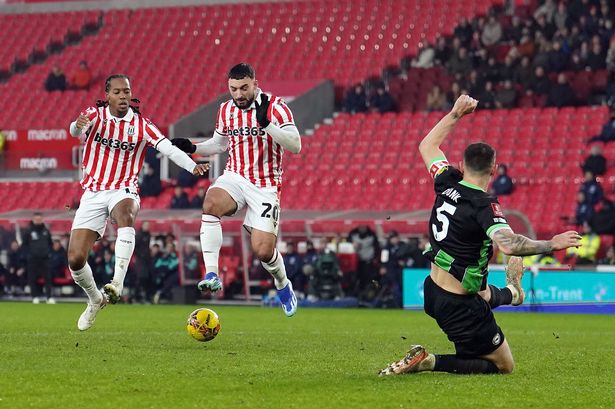 Stoke City vs Brighton (22:00 – 06/01) | Xem lại trận đấu