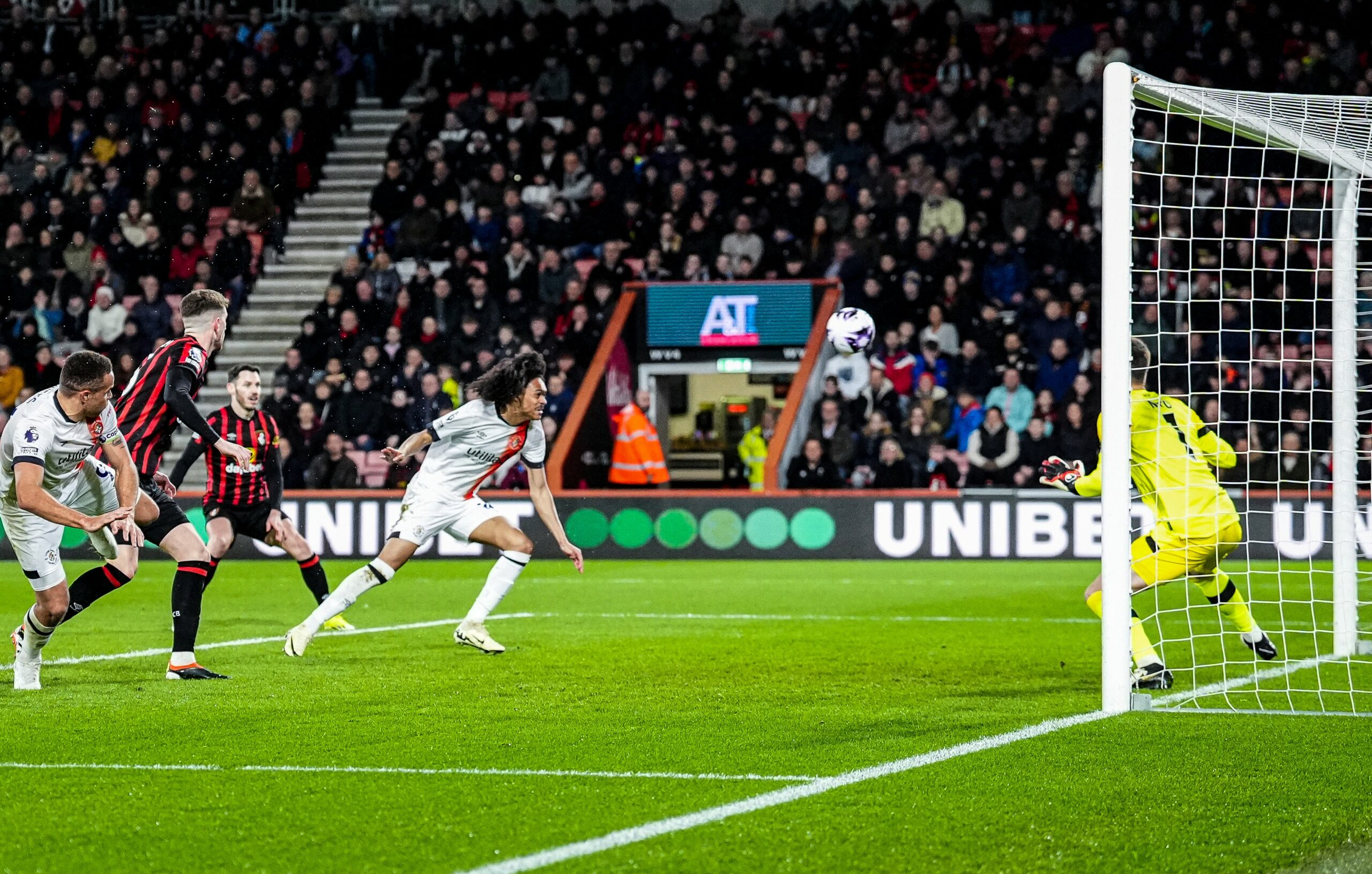 AFC Bournemouth vs Luton Town (02:30 – 14/03) | Xem lại trận đấu