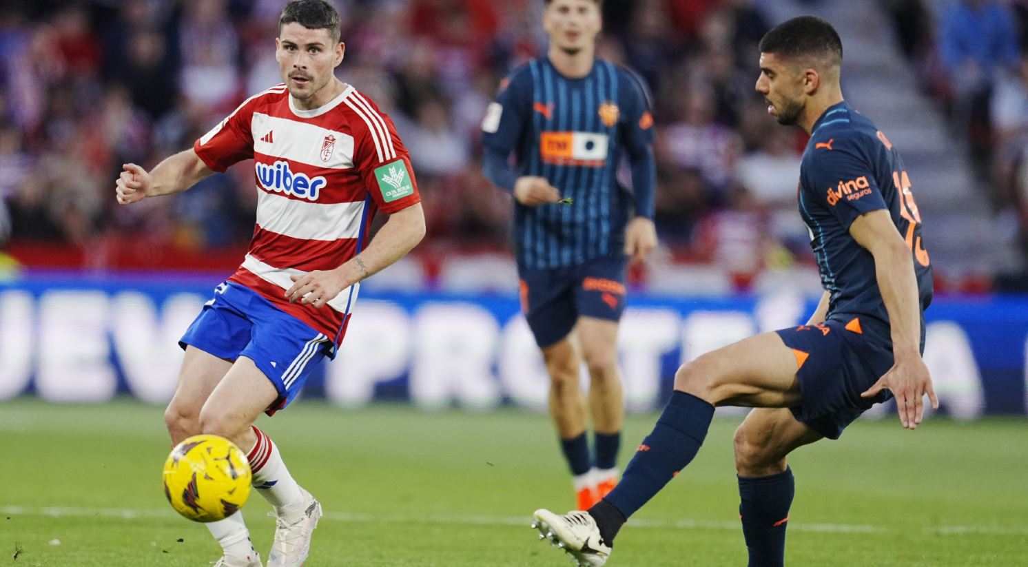 Granada CF vs Valencia (01:00 – 05/04) | Xem lại trận đấu