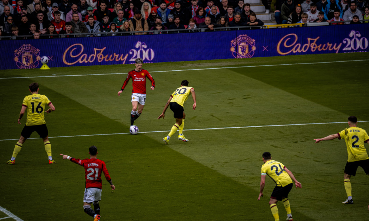 Manchester Utd vs Burnley (21:00 – 27/04) | Xem lại trận đấu