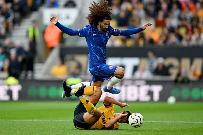 Glenn Hoddle: ‘Cucurella đã thực sự lột xác hoàn toàn’