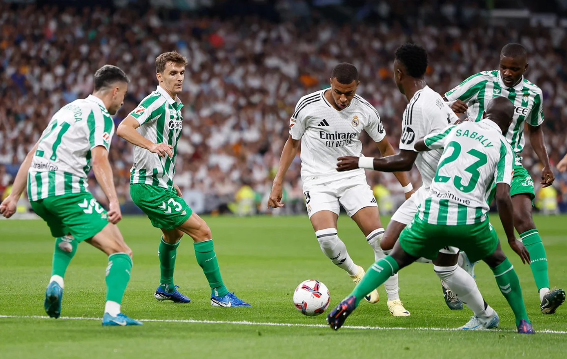 Real Madrid vs Real Betis (02:30 – 02/09) | Xem lại trận đấu