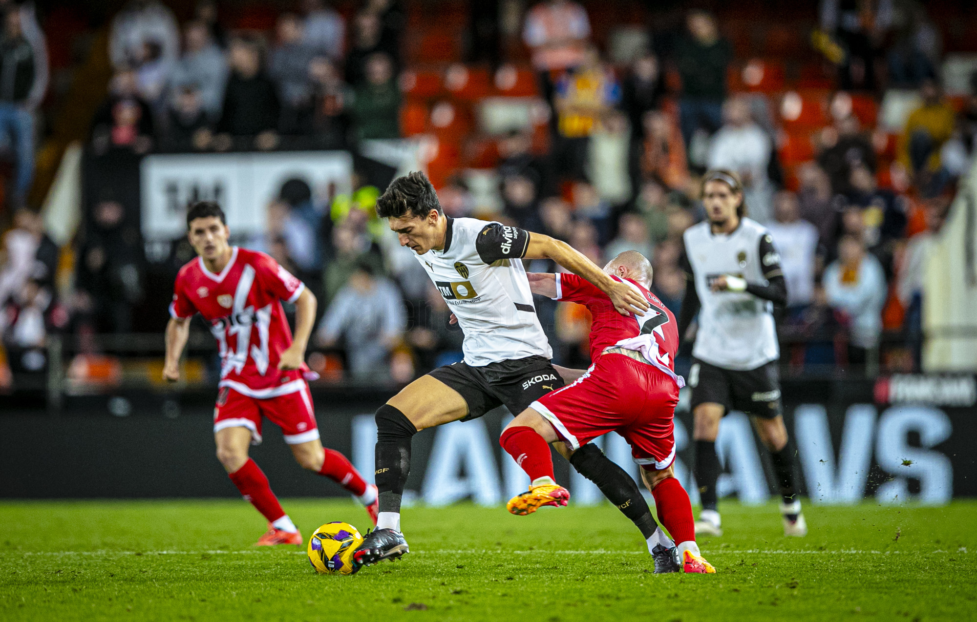 Valencia CF vs Rayo Vallecano (00:30 – 08/12) | Xem lại trận đấu