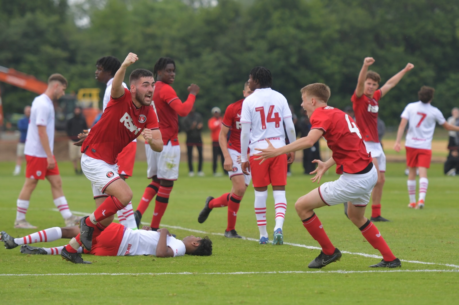 Nhận định soi kèo Barnsley vs Fleetwood lúc 1h45 ngày 14/8/2025