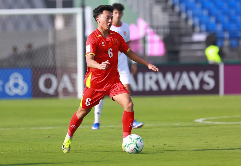 nguyen-thai-son-mat-xich-ben-bi-dung-sau-chien-thang-cua-u23-viet-nam