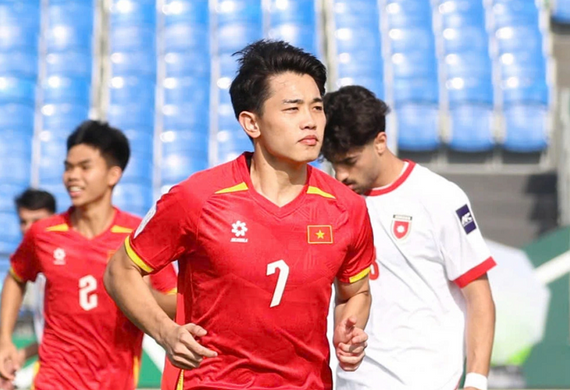 Polking nhắc Đình Bắc giữ đôi chân trên mặt đất sau chiến thắng đậm