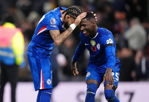 Sky Sports lên tiếng về ‘căn bệnh’ tự hủy của Chelsea